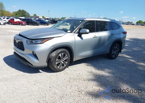 2020 Toyota Highlander Xle z USA, uszkodzony, nr VIN 5TDGZRBHXLS521837
